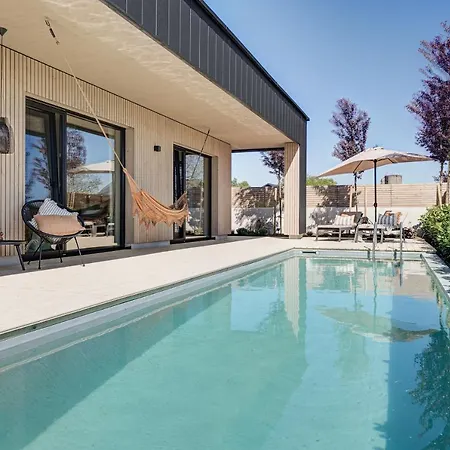 Villa Tiny Mit Pool Im Salzburger Seenland